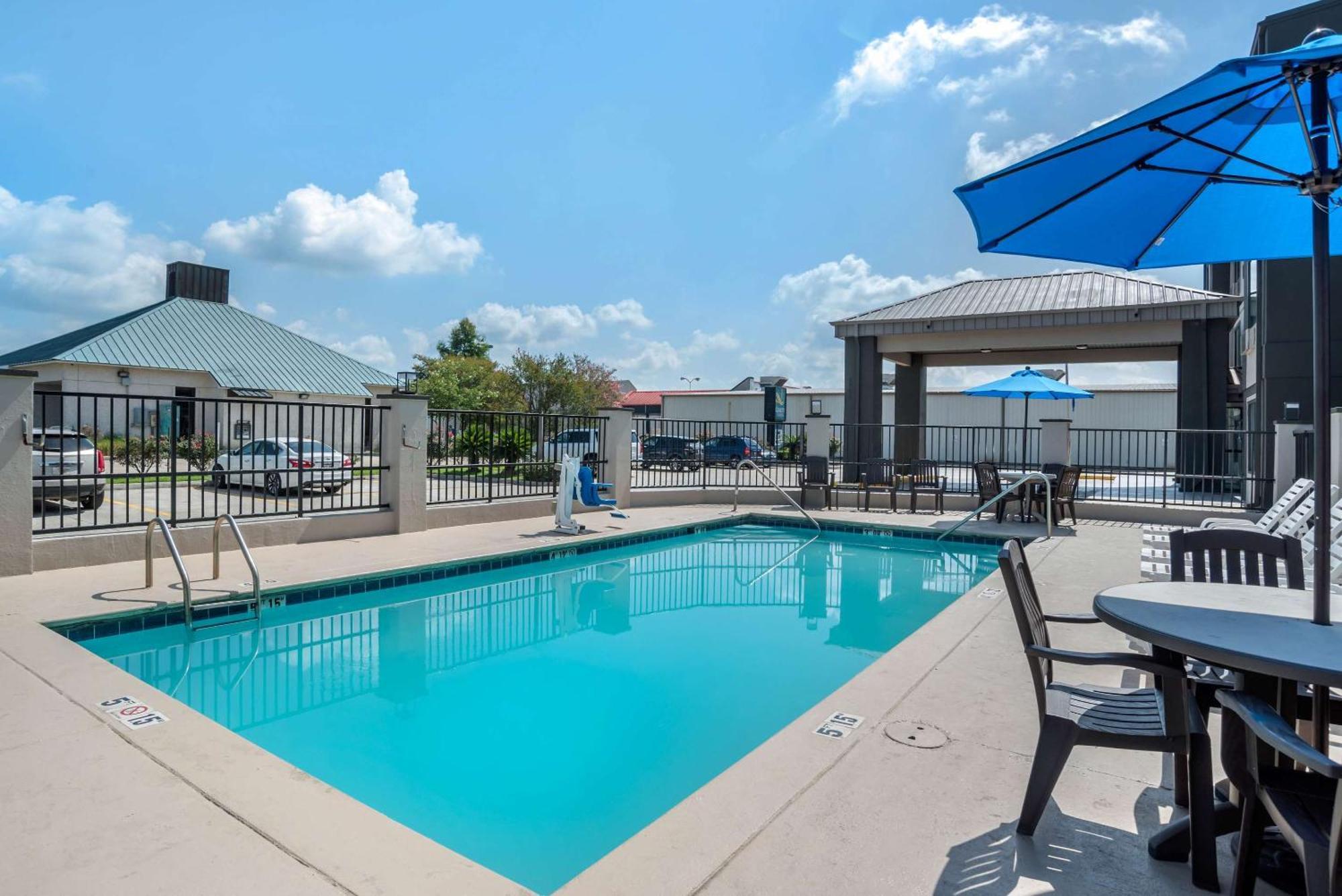 Quality Suites Baton Rouge East - Denham Springs Exteriér fotografie